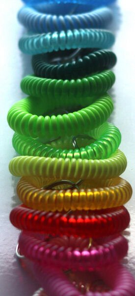 MUXIOM 10PCS Mix-Colour Plastic Key Ring Bracelet Spring Coil Key Chain-Spiral Key Ring Keychain （Random Color） 